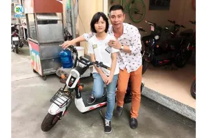 Nghệ sỹ - Diễn viên Công lý mua xe máy điện M133 cho con gái lớn